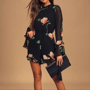 Keyhole back Lulus floral black romper